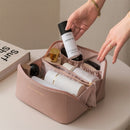 Bolsa de cosméticos BasiKee organizadora de maquiagem portátil de grande capacidade.