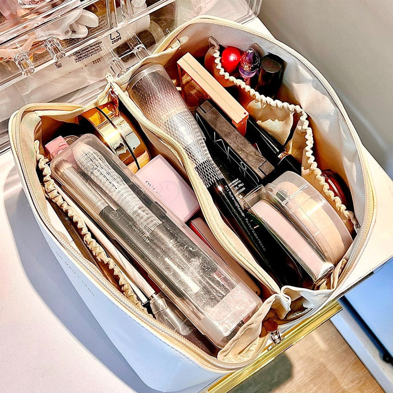 Bolsa de cosméticos BasiKee organizadora de maquiagem portátil de grande capacidade.